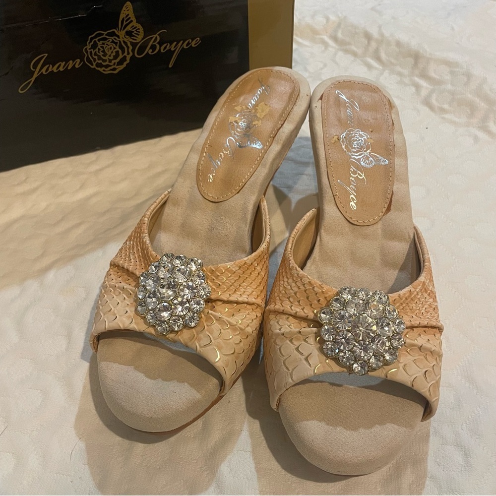 Joan Boyce Bejeweled Heels Women’s 7.5 168885 Tan/ Cream Silver Classic